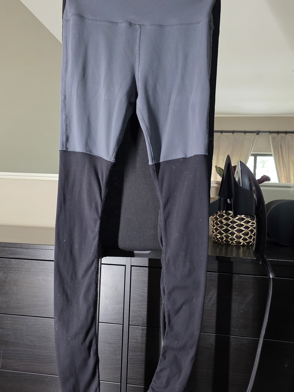 ALO Yoga Goddess Leggings in Gray and Black